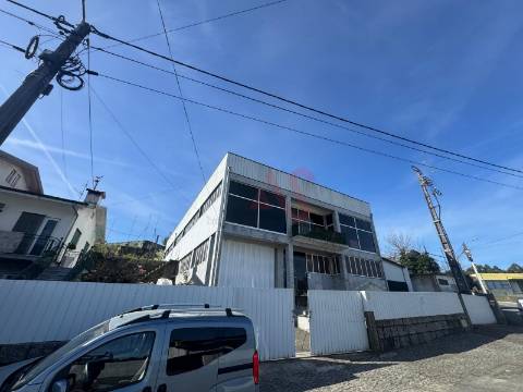 Pavilhão Industrial / Armazém em Raimonda, Paços de Ferreira