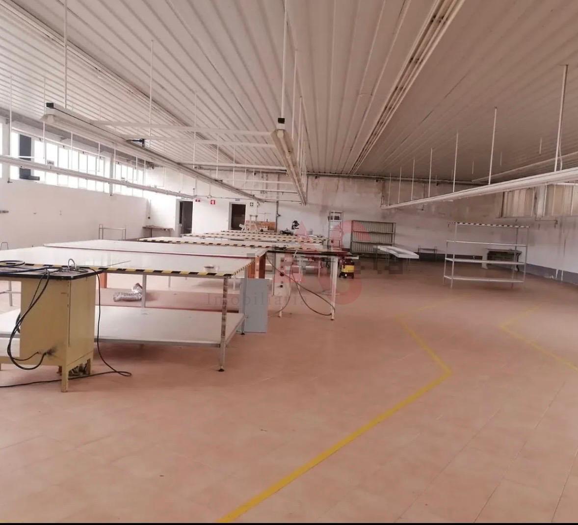 Pavilhão Industrial / Armazém em Raimonda, Paços de Ferreira