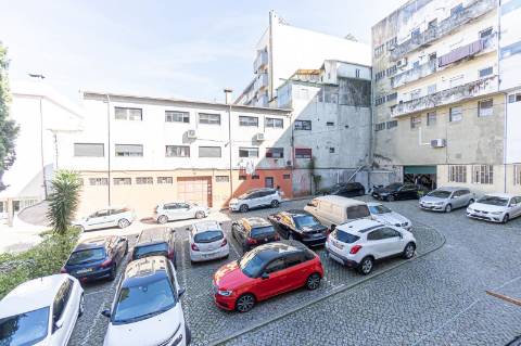 Apartamento T2+1 Junto à Estação de Comboios em Urgezes, Guimarães