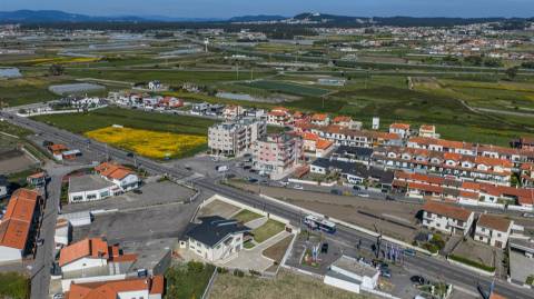 T1 em Aver-o-Mar a 10 min da praia | Último piso | Garagem | Potencial T2