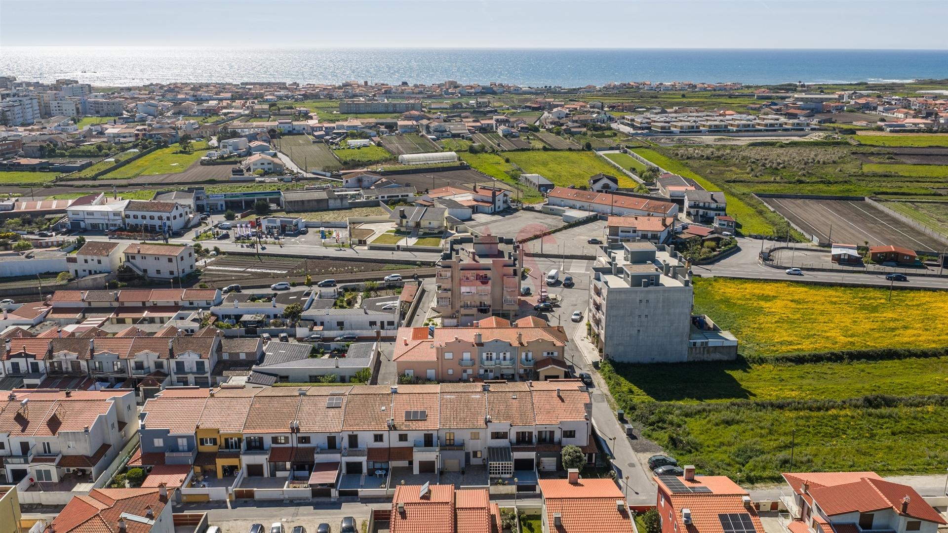 T1 em Aver-o-Mar a 10 min da praia | Último piso | Garagem | Potencial T2