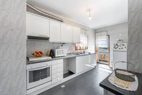 T1 em Aver-o-Mar a 10 min da praia | Último piso | Garagem | Potencial T2