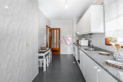 T1 em Aver-o-Mar a 10 min da praia | Último piso | Garagem | Potencial T2