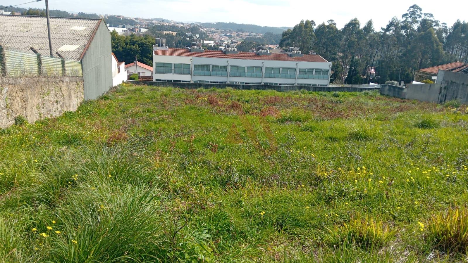 Terreno urbano com PIP aprovado e 2.583m² |Excelente oportunidade de investimento |Santa Maria Feira