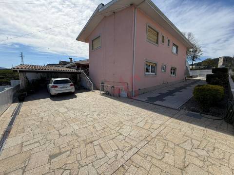 Moradia T5 com Piscina em Silvares, Guimarães