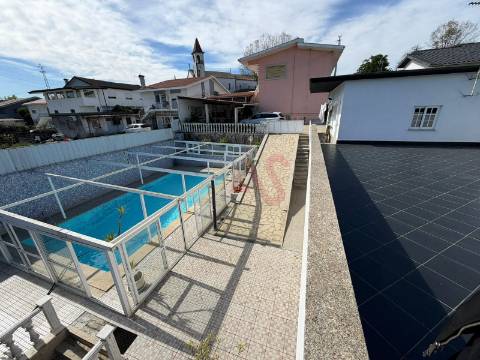 Moradia T5 com Piscina em Silvares, Guimarães