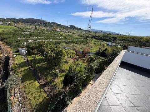 Moradia T5 com Piscina em Silvares, Guimarães