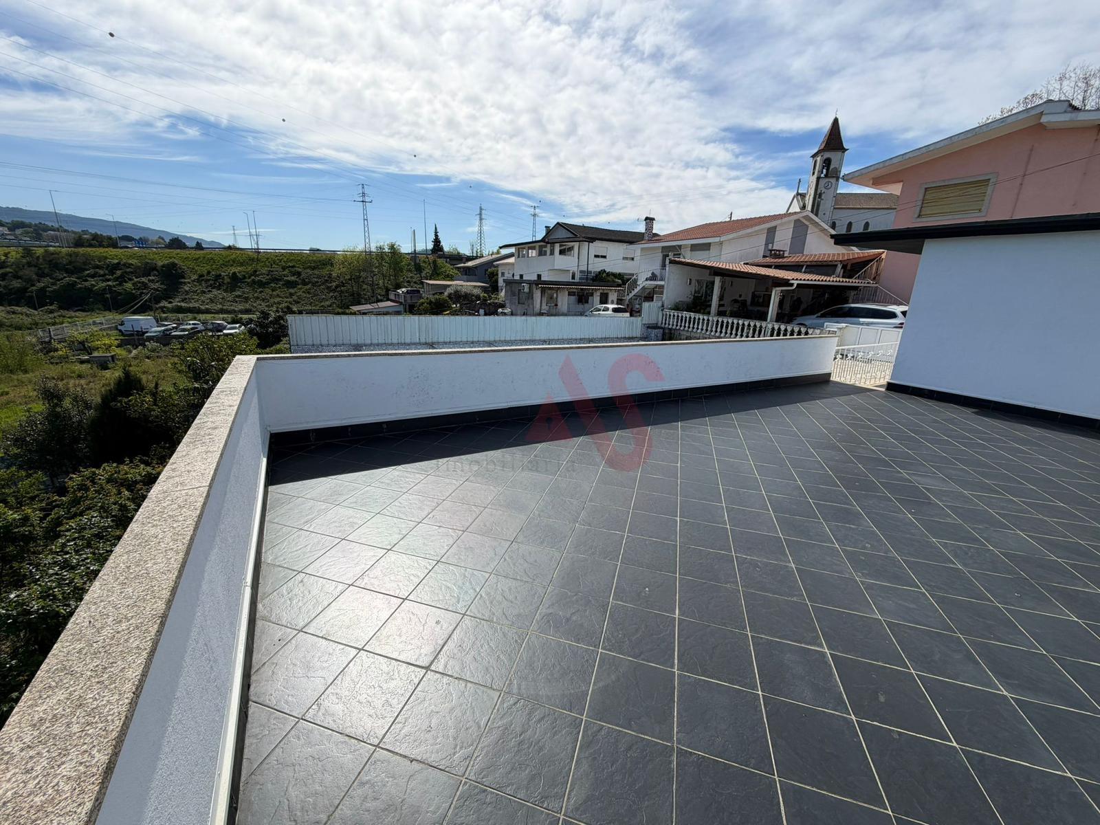 Moradia T5 com Piscina em Silvares, Guimarães