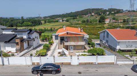 Moradia T5 com Piscina em Silvares, Guimarães