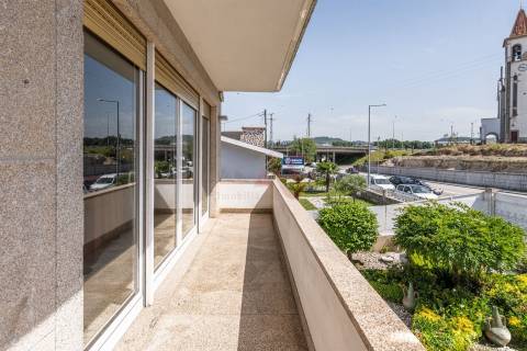 Moradia T5 com Piscina em Silvares, Guimarães