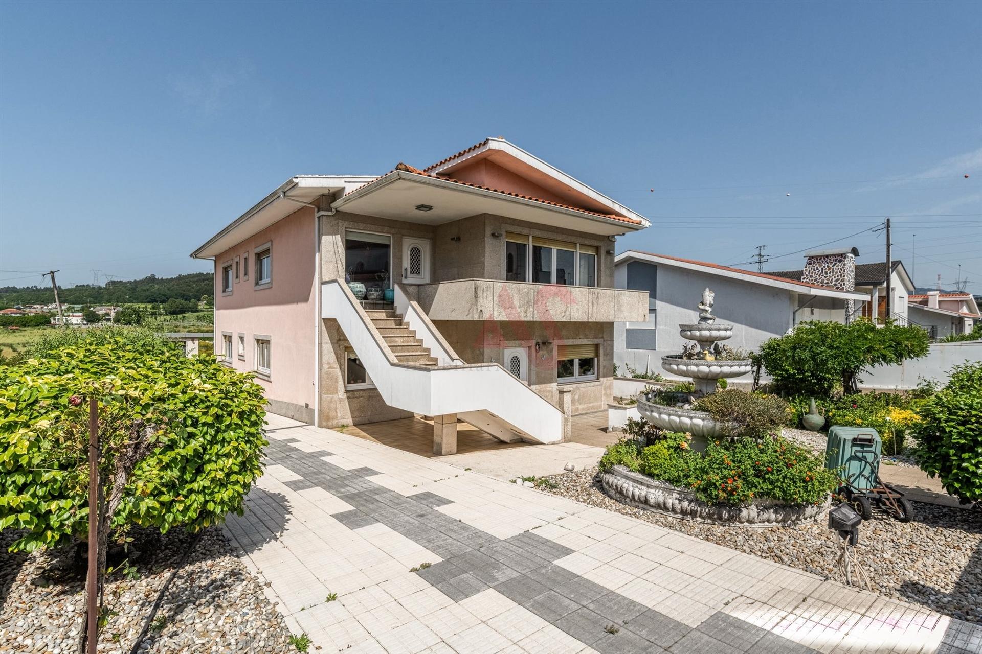 Moradia T5 com Piscina em Silvares, Guimarães