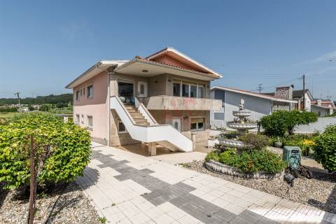 Moradia T5 com Piscina em Silvares, Guimarães