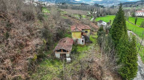 Moradia T3 para Restaurar em Pombeiro de Ribavizela, Felgueiras