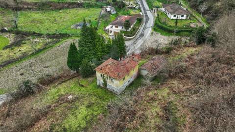 Moradia T3 para Restaurar em Pombeiro de Ribavizela, Felgueiras