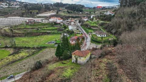 Moradia T3 para Restaurar em Pombeiro de Ribavizela, Felgueiras