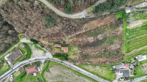 Moradia T3 para Restaurar em Pombeiro de Ribavizela, Felgueiras