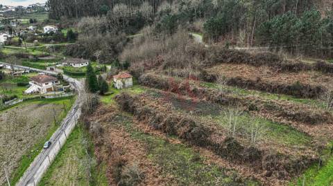 Moradia T3 para Restaurar em Pombeiro de Ribavizela, Felgueiras