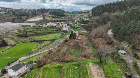 Moradia T3 para Restaurar em Pombeiro de Ribavizela, Felgueiras