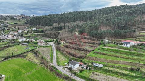 Moradia T3 para Restaurar em Pombeiro de Ribavizela, Felgueiras