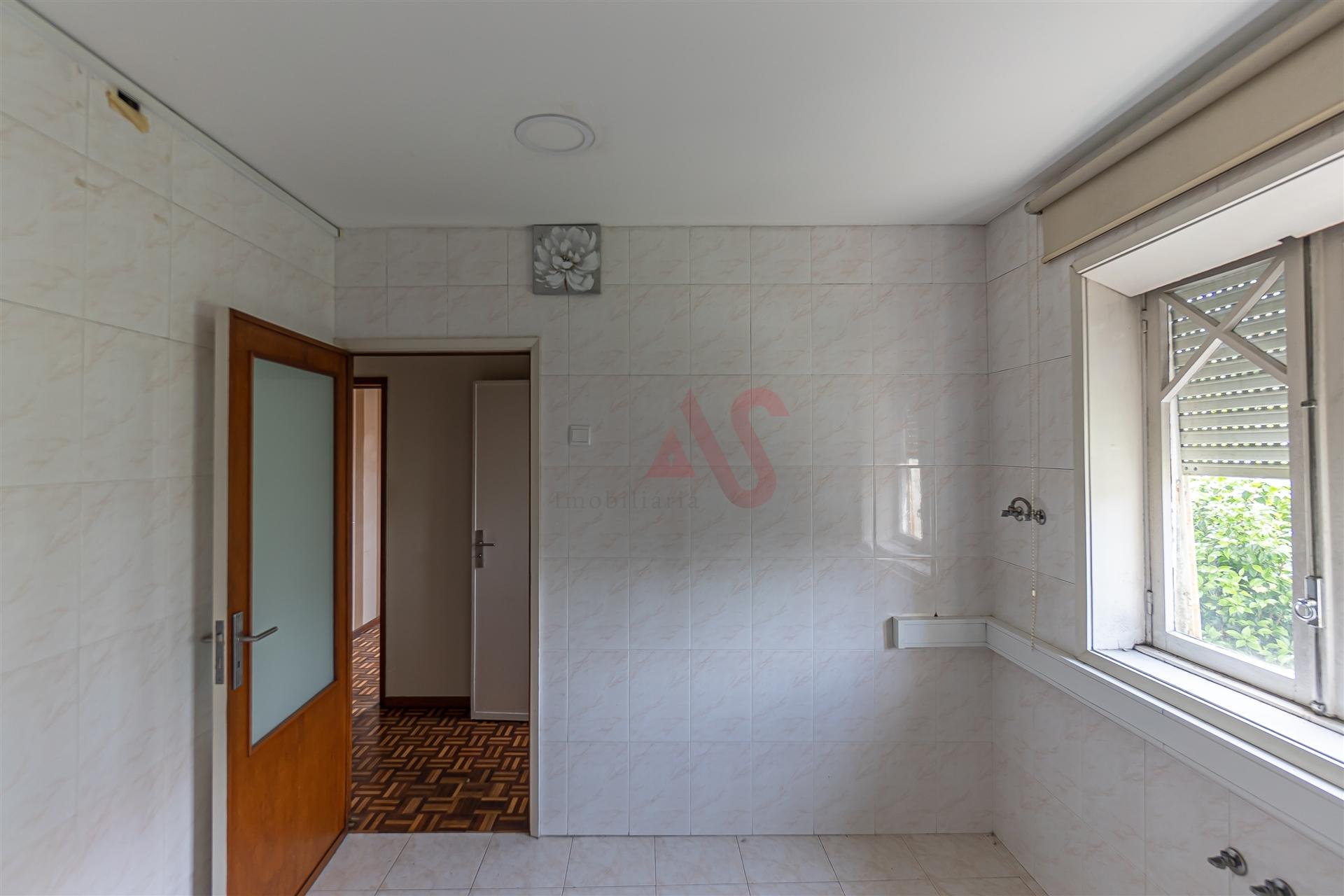 Moradia T8 no Centro de Guimarães – Oportunidade para Investimento e Reabilitação