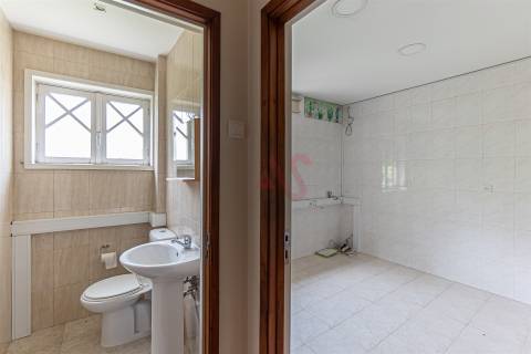 Moradia T8 no Centro de Guimarães – Oportunidade para Investimento e Reabilitação
