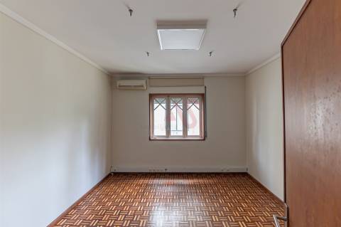 Moradia T8 no Centro de Guimarães – Oportunidade para Investimento e Reabilitação
