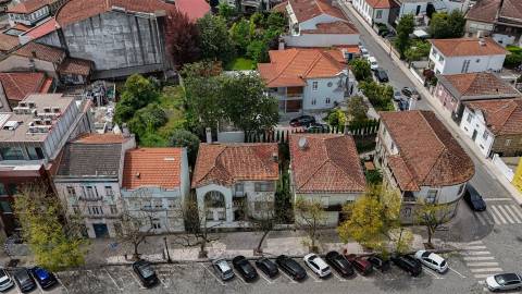 Moradia T4 no Centro de Guimarães – Excelente Oportunidade de Investimento e Reabilitação