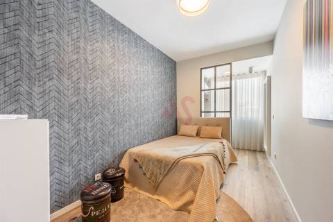 Apartamento T4 na 1ª Linha de Mar – Centro da Póvoa de Varzim com uma Vista Deslumbrante