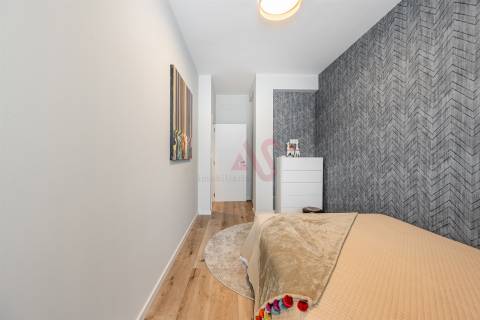 Apartamento T4 na 1ª Linha de Mar – Centro da Póvoa de Varzim com uma Vista Deslumbrante