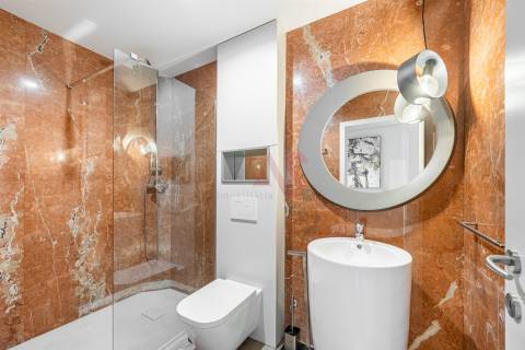 Apartamento T4 na 1ª Linha de Mar – Centro da Póvoa de Varzim com uma Vista Deslumbrante