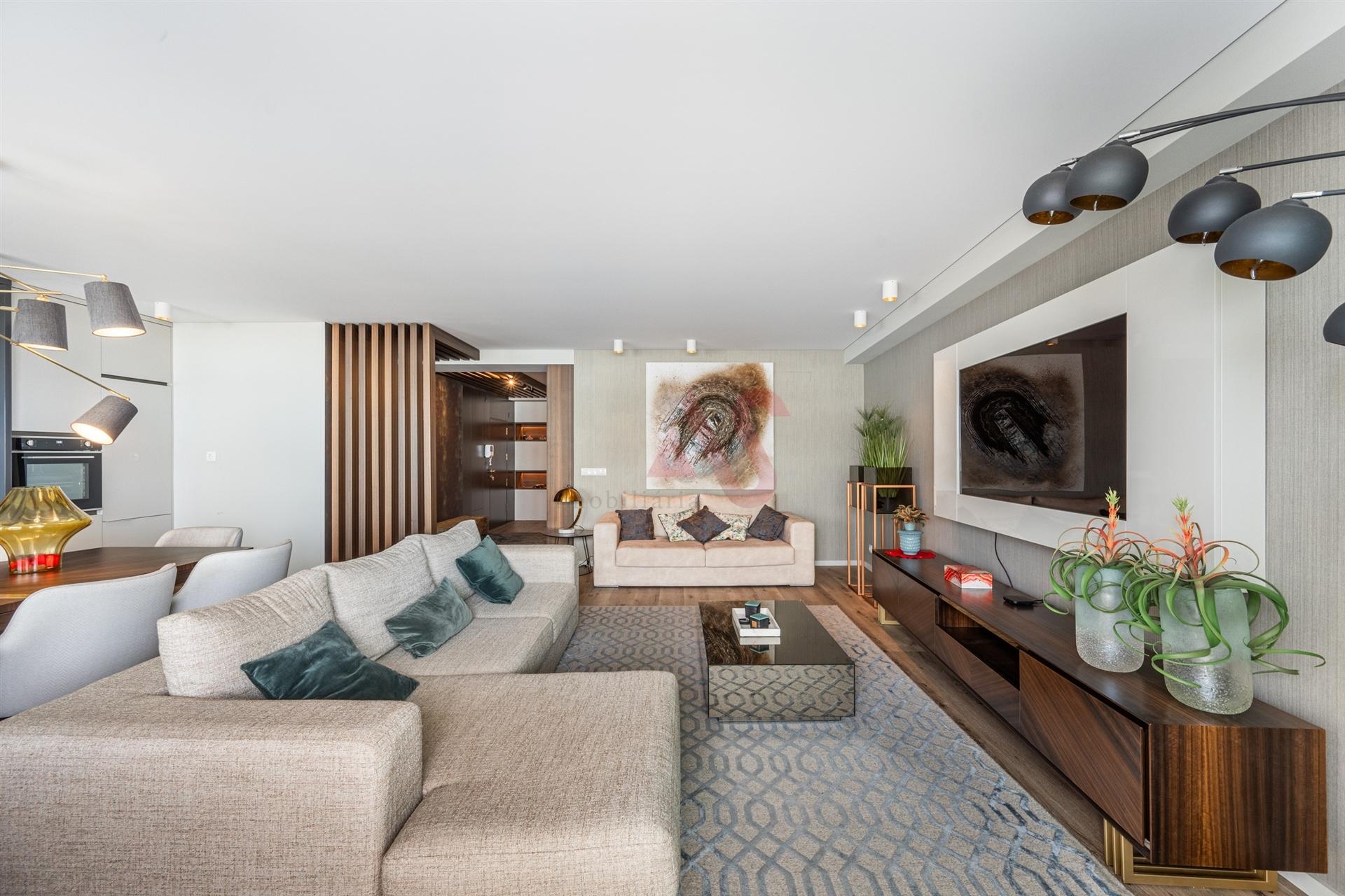 Apartamento T4 na 1ª Linha de Mar – Centro da Póvoa de Varzim com uma Vista Deslumbrante