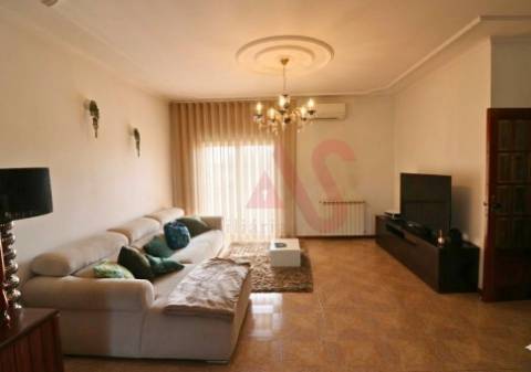 Moradia T8+1 em Serzedelo, Guimarães