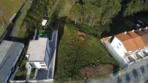 Terreno para construção com 2.525,39 m2, em Barrosas (Santo Estêvão), Lousada