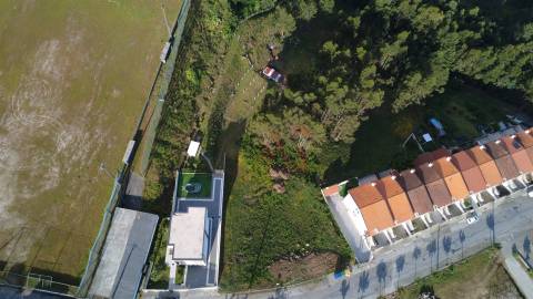 Terreno para construção com 2.525,39 m2, em Barrosas (Santo Estêvão), Lousada