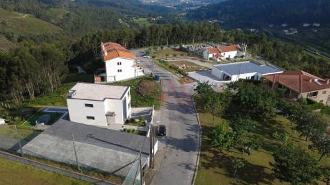 Terreno para construção com 2.525,39 m2, em Barrosas (Santo Estêvão), Lousada