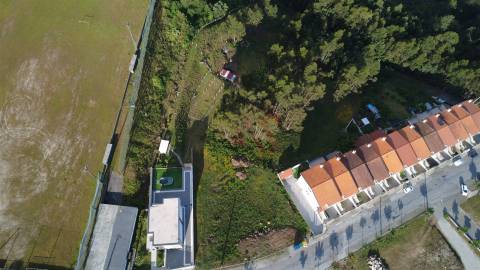 Terreno para construção com 2.472,45 m2, em Barrosas (Santo Estêvão), Lousada