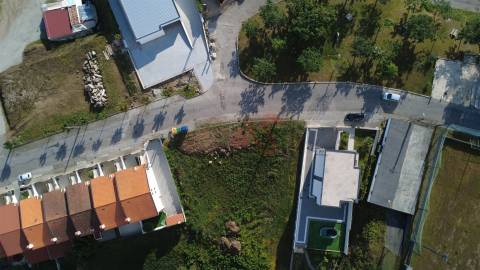 Terreno para construção com 2.472,45 m2, em Barrosas (Santo Estêvão), Lousada