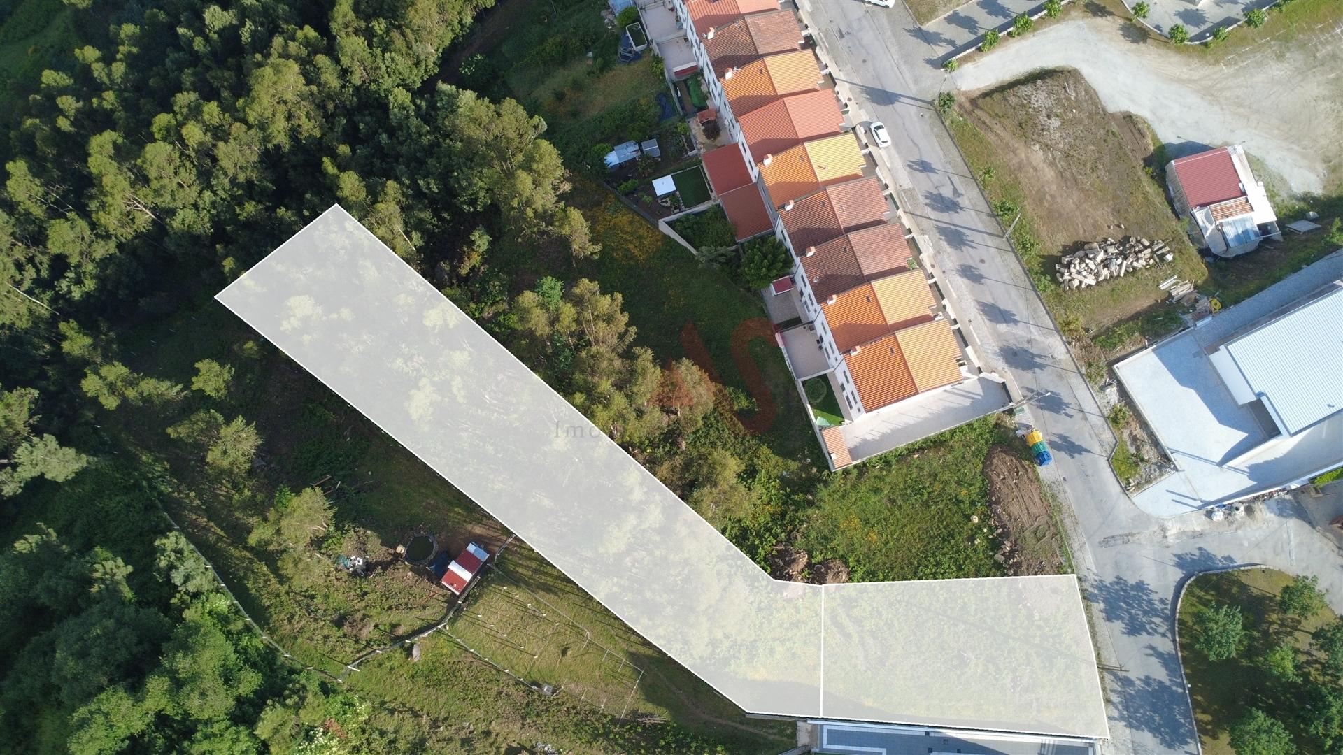 Terreno para construção com 2.472,45 m2, em Barrosas (Santo Estêvão), Lousada