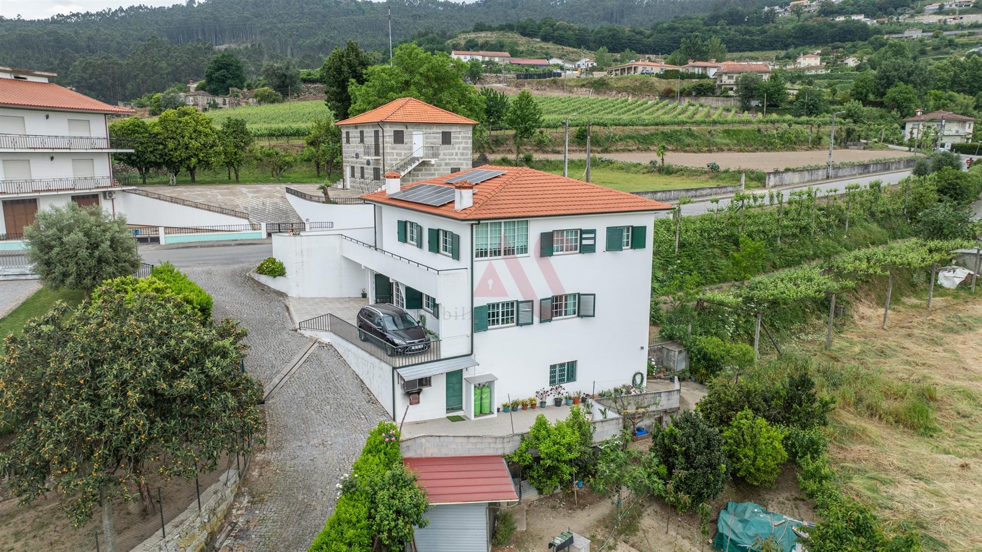 Moradia T3+3 com Duas Habitações Independentes – Excelente Oportunidade de Investimento em Vizela