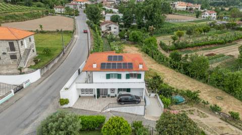 Moradia T3+3 com Duas Habitações Independentes – Excelente Oportunidade de Investimento em Vizela
