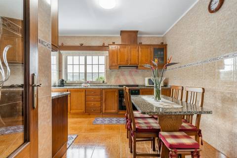 Moradia T3+3 com Duas Habitações Independentes – Excelente Oportunidade de Investimento em Vizela
