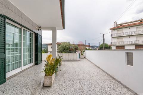 Moradia T3+3 com Duas Habitações Independentes – Excelente Oportunidade de Investimento em Vizela