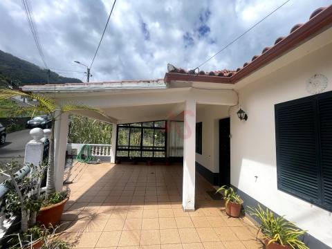Moradia T3 com Vista Deslumbrante sobre o Atlântico – Porto da Cruz, Machico | Ilha da Madeira.