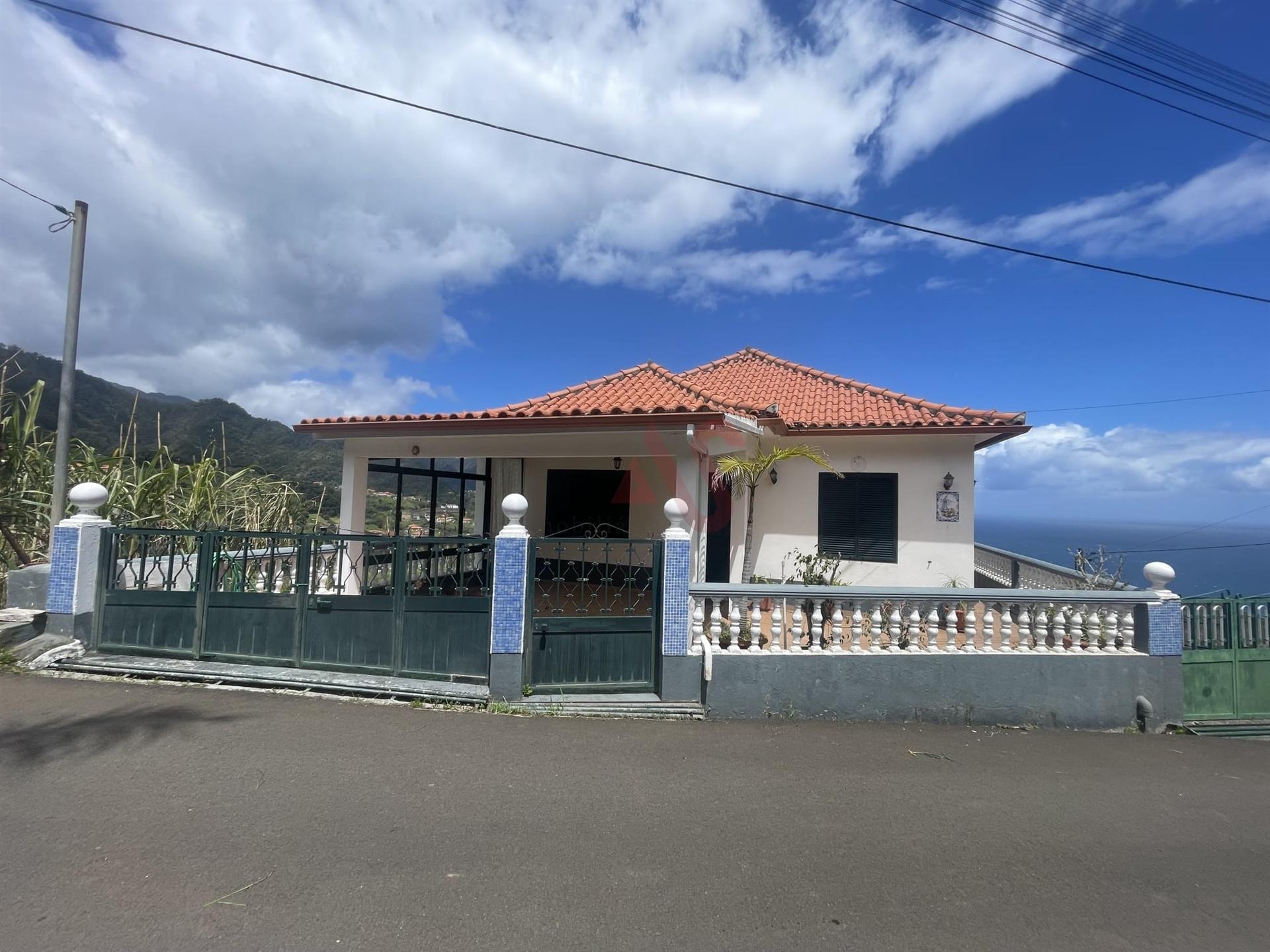 Moradia T3 com Vista Deslumbrante sobre o Atlântico – Porto da Cruz, Machico | Ilha da Madeira.