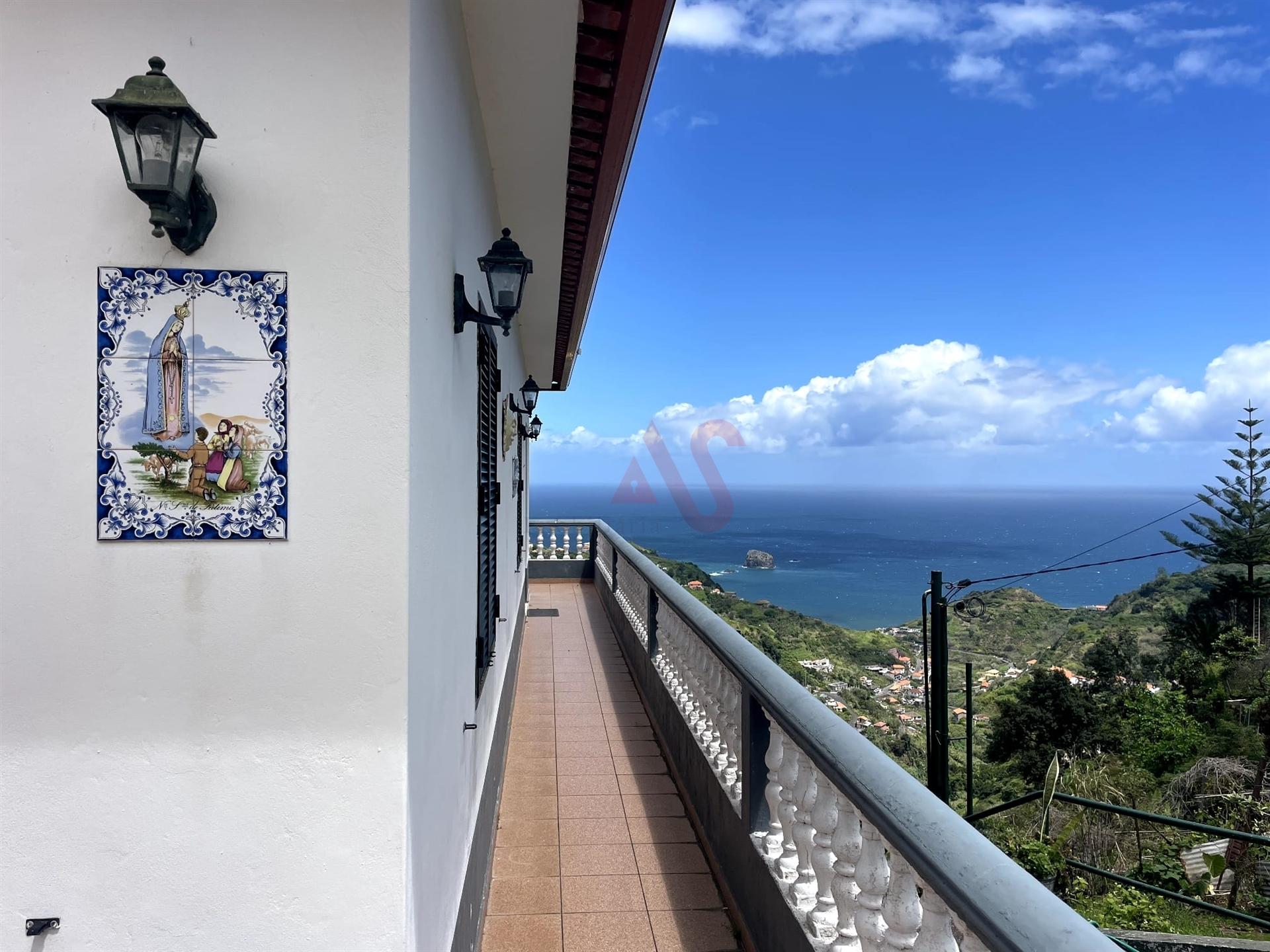 Moradia T3 com Vista Deslumbrante sobre o Atlântico – Porto da Cruz, Machico | Ilha da Madeira.