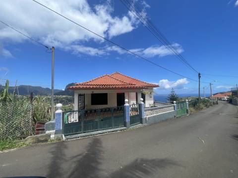 Moradia T3 com Vista Deslumbrante sobre o Atlântico – Porto da Cruz, Machico | Ilha da Madeira.