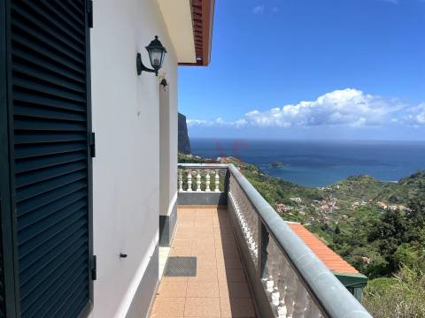Moradia T3 com Vista Deslumbrante sobre o Atlântico – Porto da Cruz, Machico | Ilha da Madeira.