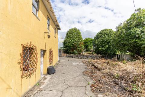 Moradia T3 para Restauro em Mogege, Famalicão
