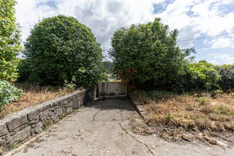Moradia T3 para Restauro em Mogege, Famalicão