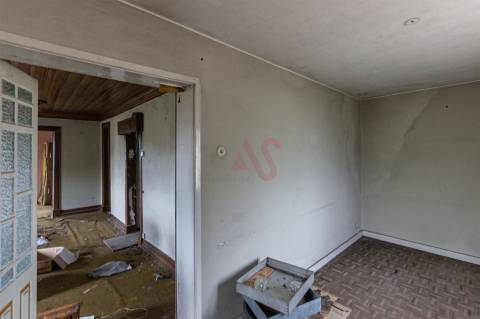 Moradia T3 para Restauro em Mogege, Famalicão